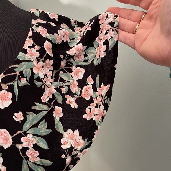 BNWT Cute Ruffle Dress w/cold shoulder strap. Purchased from Macy’s. Size 1x - Picture 5 of 9